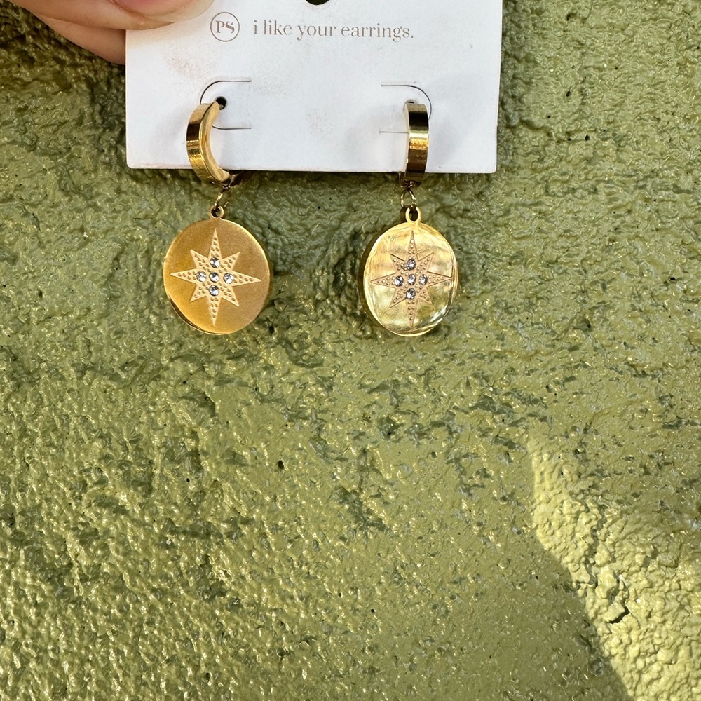 P.S I like your earrings: Star Ear